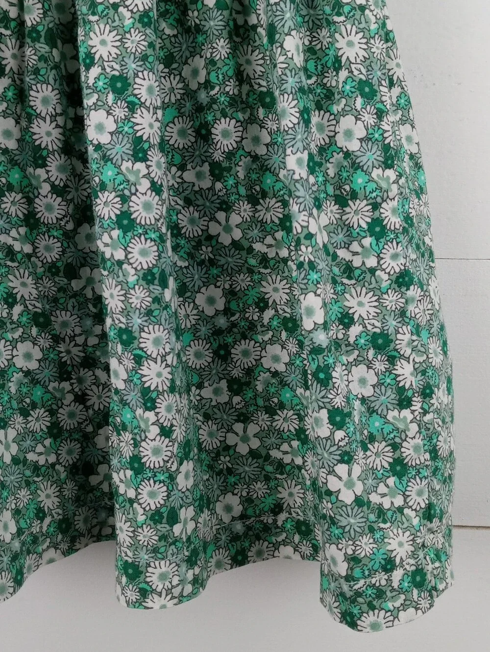 Carter's girls size 24 mos white and green small floral design dress pleated
